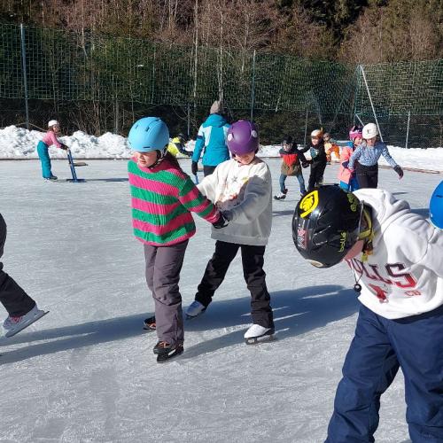Eislaufen Sportplatz Säge