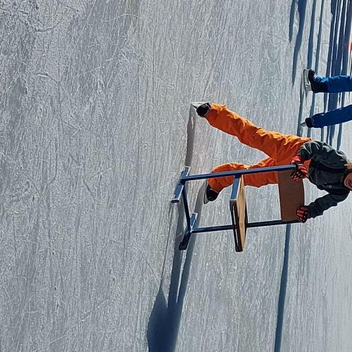 Eislaufen Sportplatz Säge