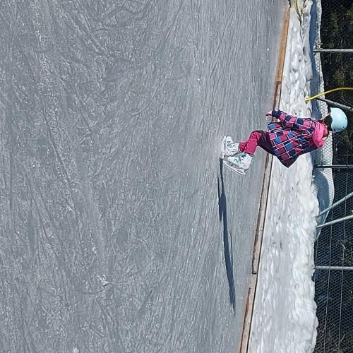 Eislaufen Sportplatz Säge
