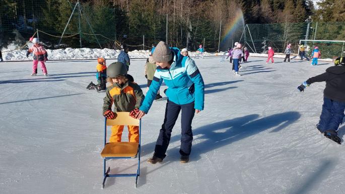 Eislaufen Sportplatz Säge