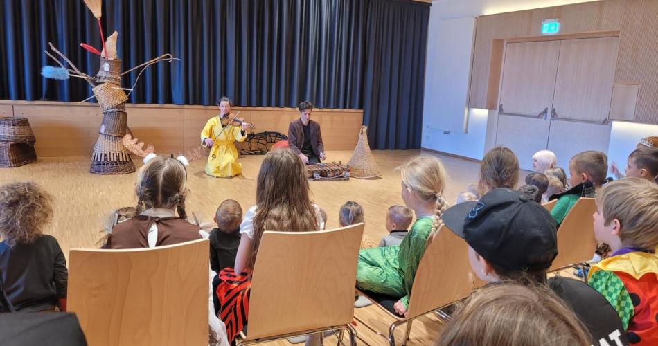 Aufführung des Landestheaters - Wen Schnecken hausen