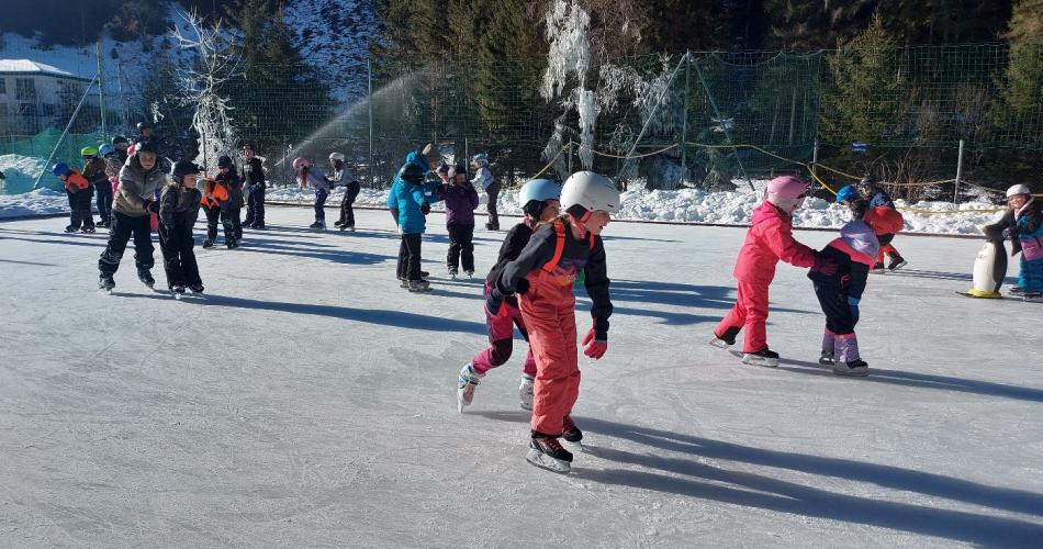 Eislaufen Sportplatz Säge